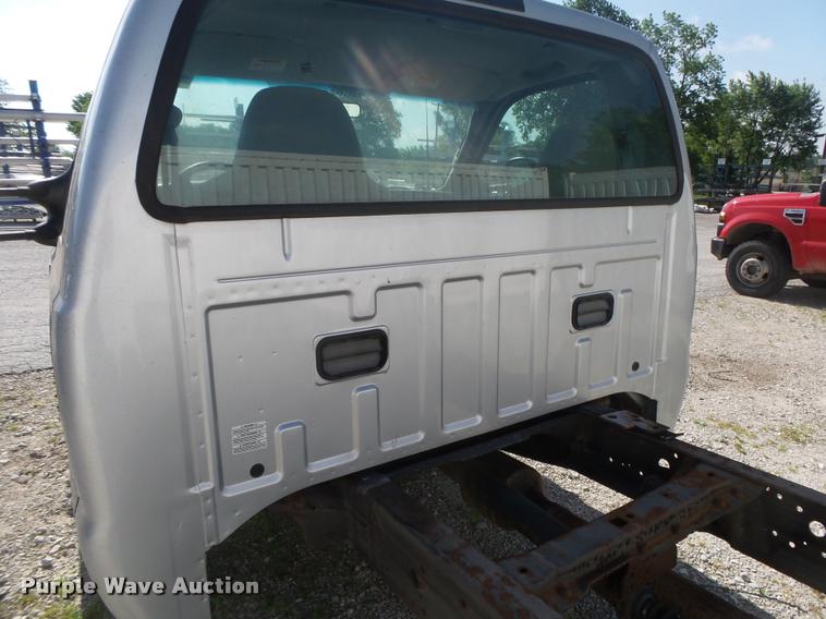 image for item DA2709 2003 Ford F350 Super Duty pickup truck chassis