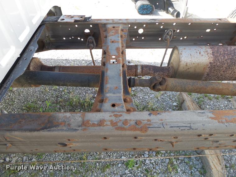 image for item DA2709 2003 Ford F350 Super Duty pickup truck chassis