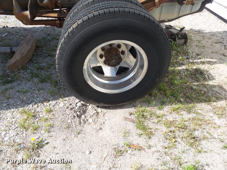 image for item DA2709 2003 Ford F350 Super Duty pickup truck chassis