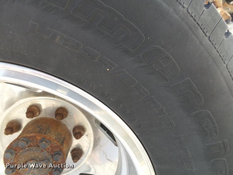 image for item DA2709 2003 Ford F350 Super Duty pickup truck chassis