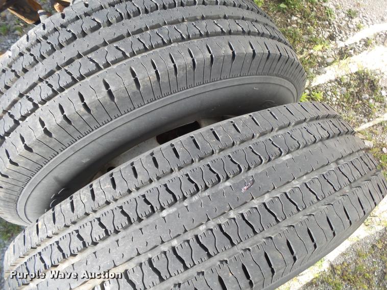 image for item DA2709 2003 Ford F350 Super Duty pickup truck chassis