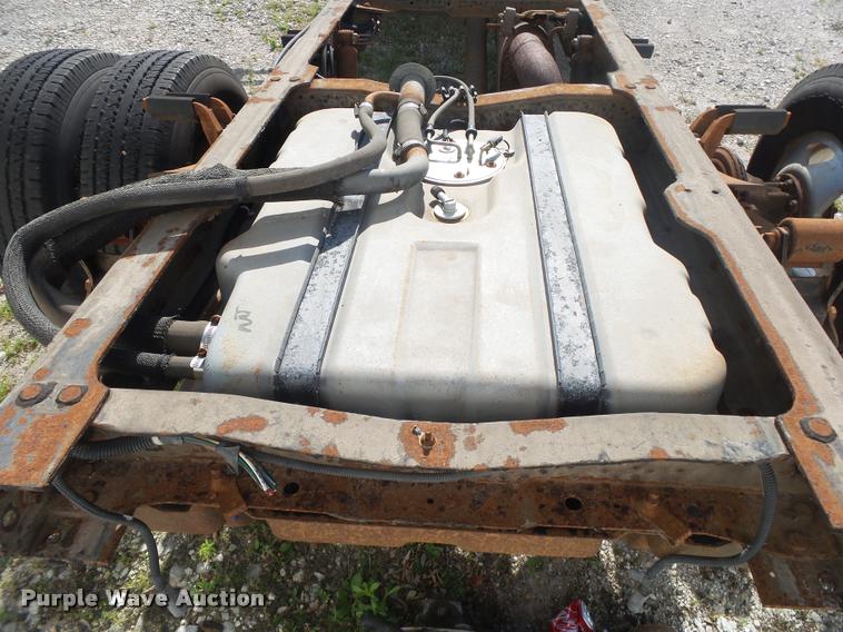 image for item DA2709 2003 Ford F350 Super Duty pickup truck chassis