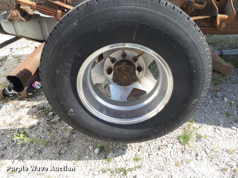 image for item DA2709 2003 Ford F350 Super Duty pickup truck chassis