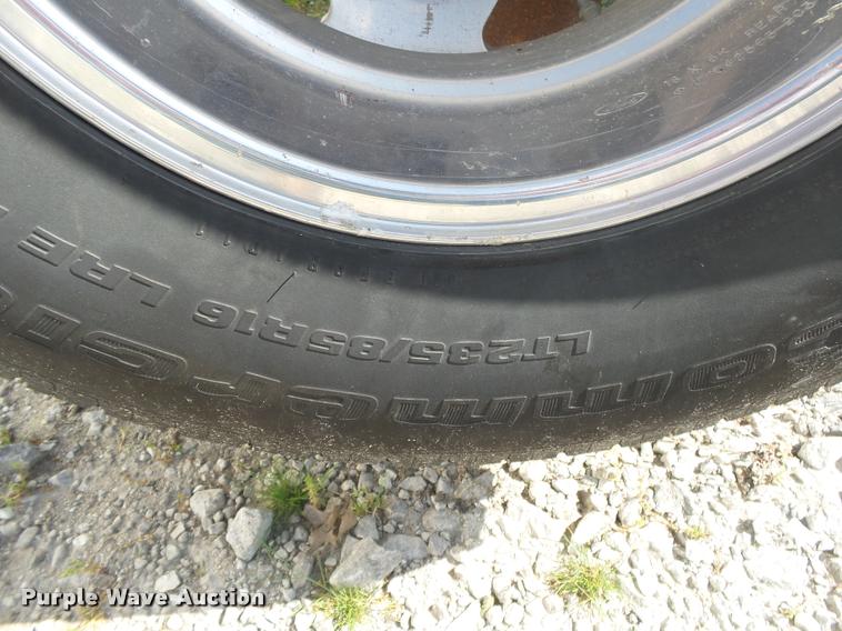 image for item DA2709 2003 Ford F350 Super Duty pickup truck chassis