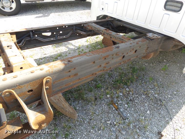 image for item DA2709 2003 Ford F350 Super Duty pickup truck chassis