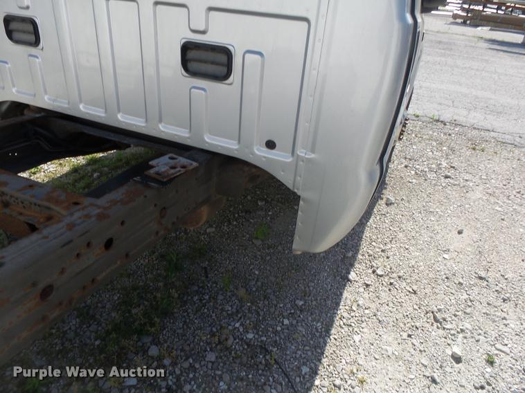 image for item DA2709 2003 Ford F350 Super Duty pickup truck chassis