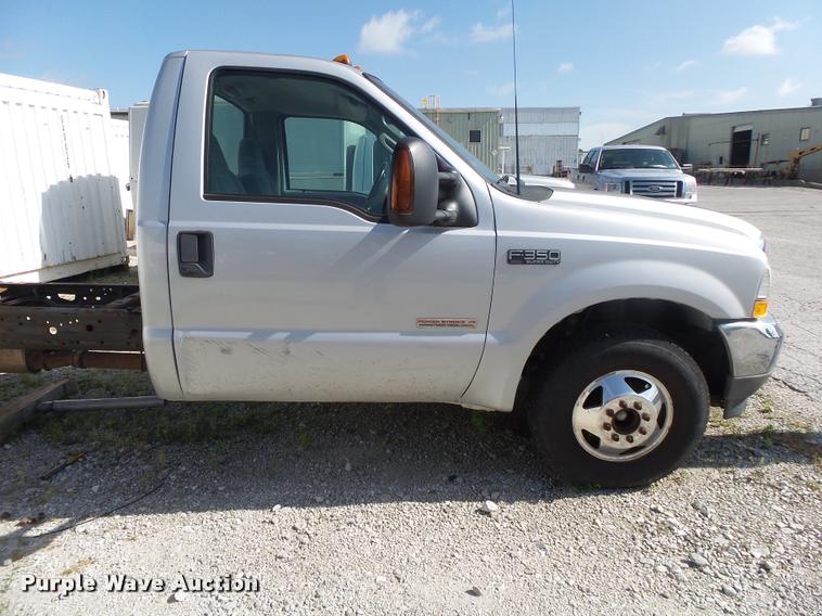 image for item DA2709 2003 Ford F350 Super Duty pickup truck chassis
