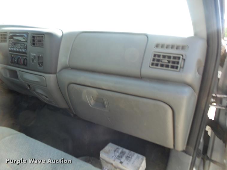 image for item DA2709 2003 Ford F350 Super Duty pickup truck chassis