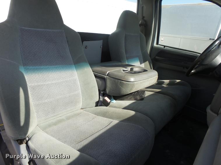 image for item DA2709 2003 Ford F350 Super Duty pickup truck chassis