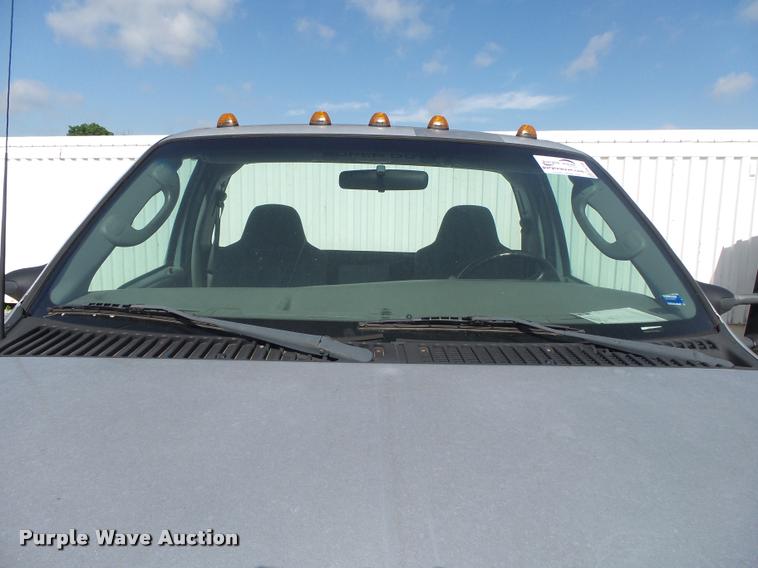 image for item DA2709 2003 Ford F350 Super Duty pickup truck chassis