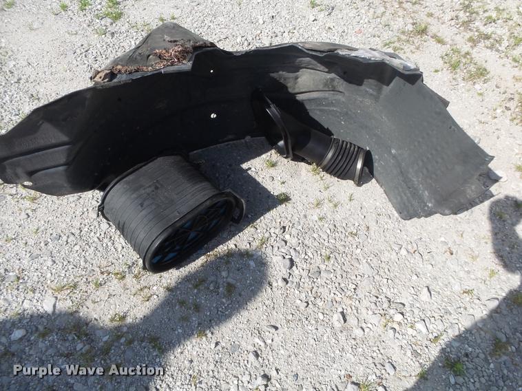 image for item DA2709 2003 Ford F350 Super Duty pickup truck chassis