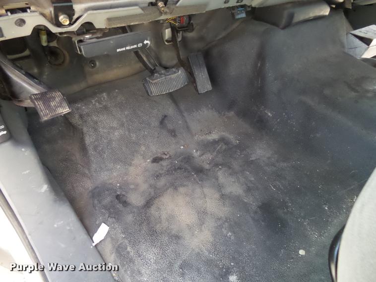 image for item DA2709 2003 Ford F350 Super Duty pickup truck chassis