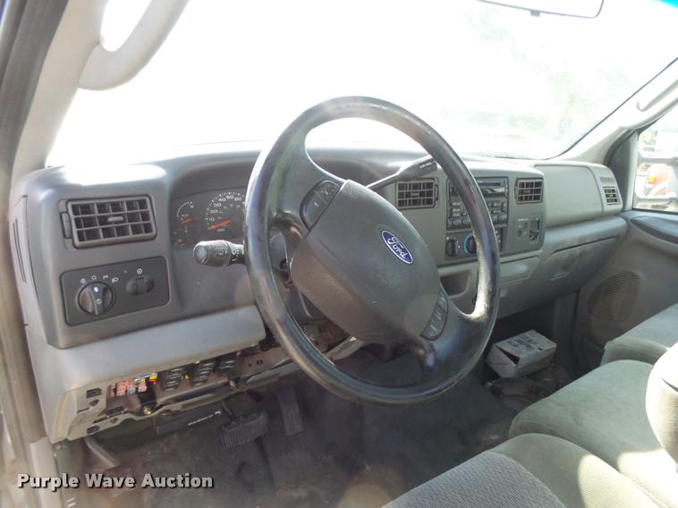 image for item DA2709 2003 Ford F350 Super Duty pickup truck chassis