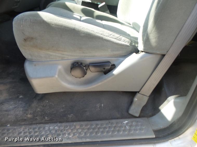 image for item DA2709 2003 Ford F350 Super Duty pickup truck chassis