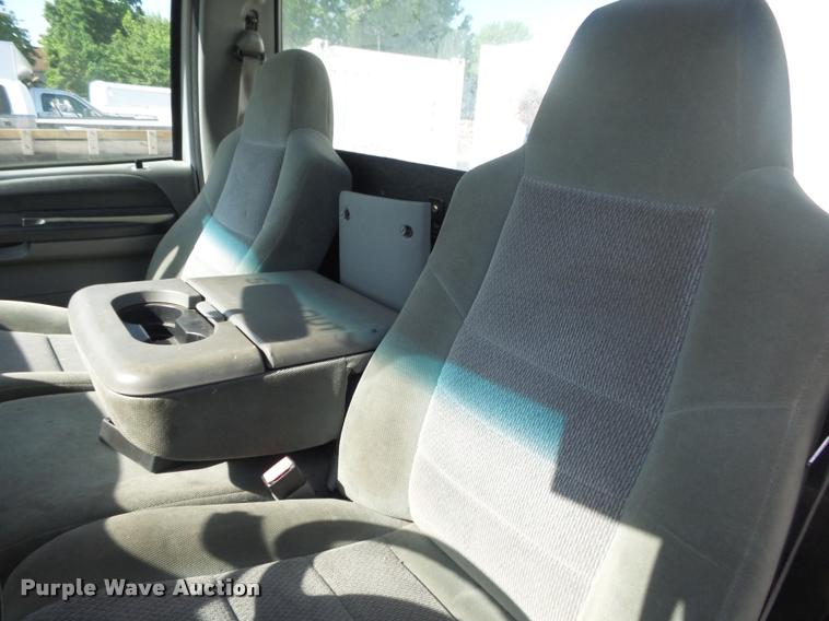 image for item DA2709 2003 Ford F350 Super Duty pickup truck chassis