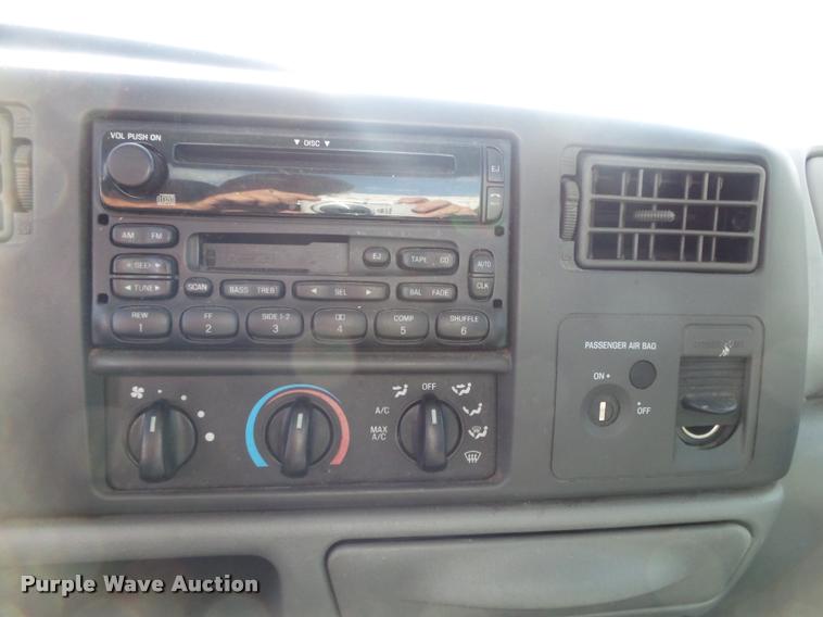 image for item DA2709 2003 Ford F350 Super Duty pickup truck chassis