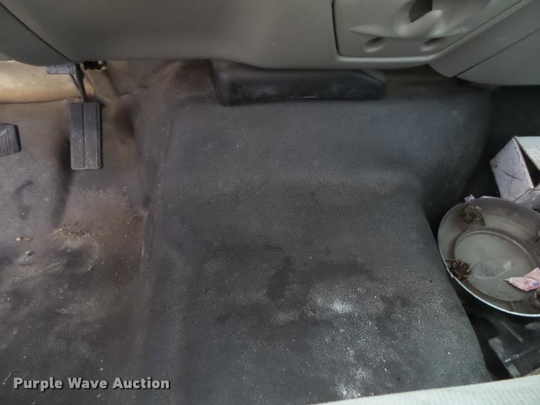 image for item DA2709 2003 Ford F350 Super Duty pickup truck chassis