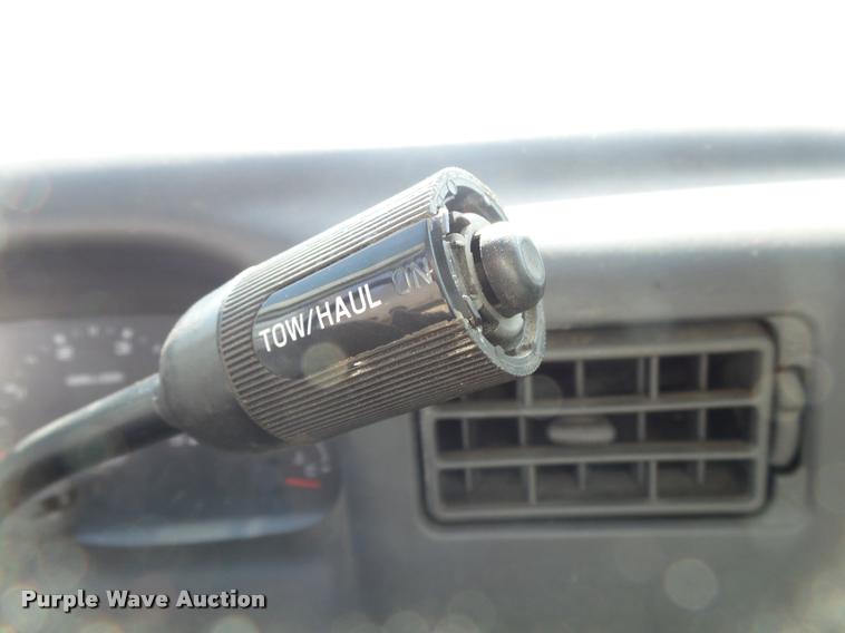 image for item DA2709 2003 Ford F350 Super Duty pickup truck chassis