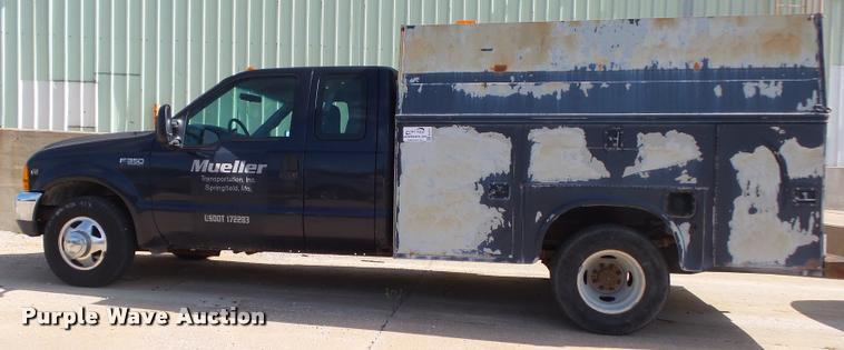 image for item DA2710 1999 Ford F350 Super Duty SuperCab utility bed pickup truck