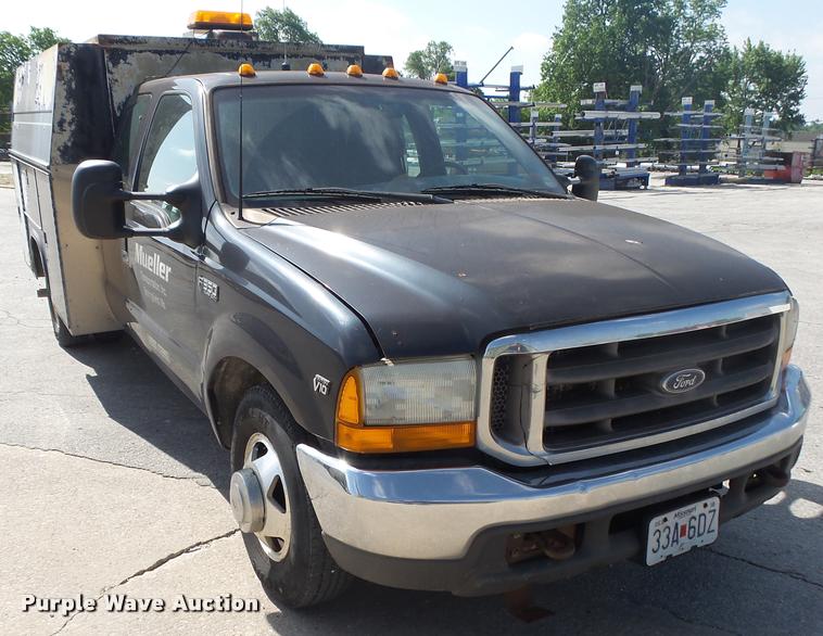 image for item DA2710 1999 Ford F350 Super Duty SuperCab utility bed pickup truck
