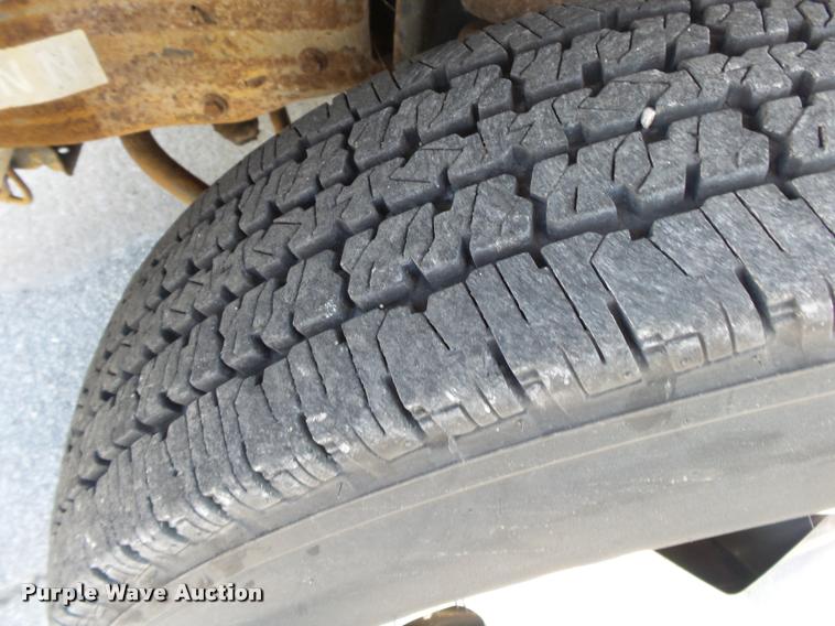 image for item DA2710 1999 Ford F350 Super Duty SuperCab utility bed pickup truck