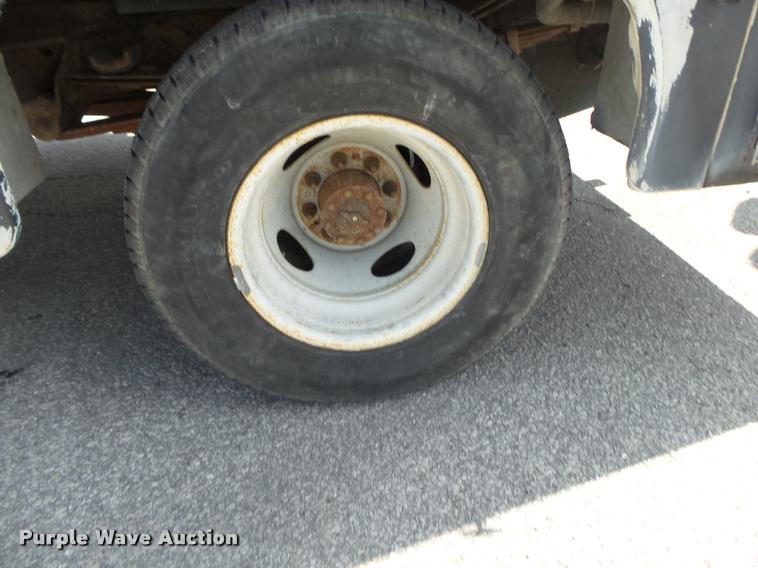 image for item DA2710 1999 Ford F350 Super Duty SuperCab utility bed pickup truck