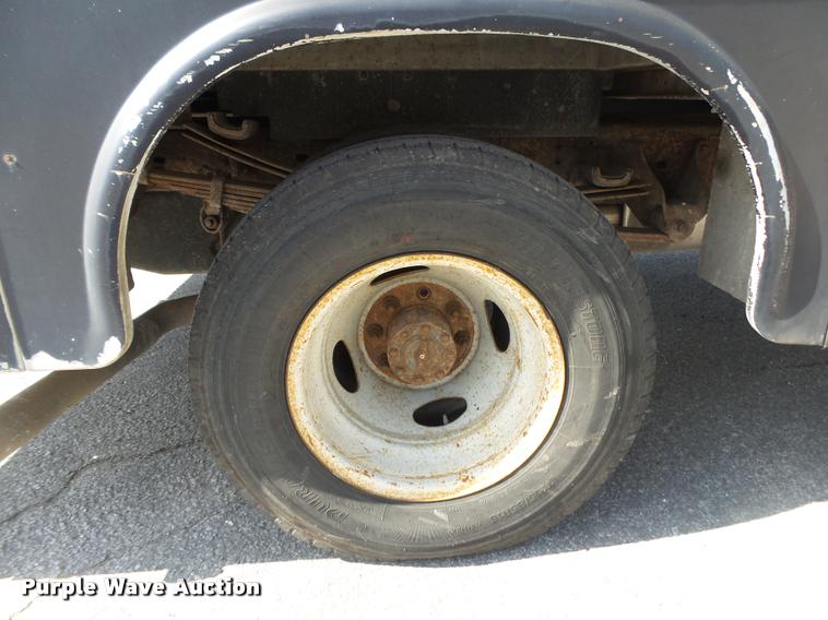 image for item DA2710 1999 Ford F350 Super Duty SuperCab utility bed pickup truck