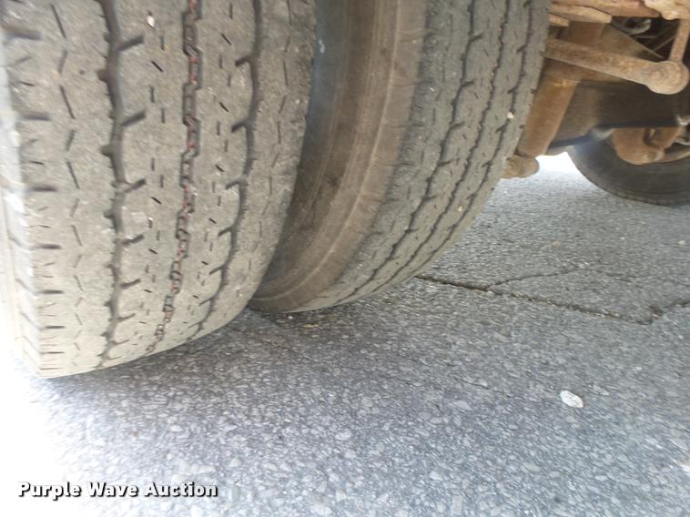 image for item DA2710 1999 Ford F350 Super Duty SuperCab utility bed pickup truck