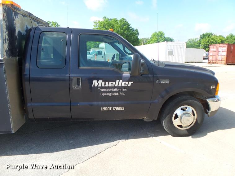 image for item DA2710 1999 Ford F350 Super Duty SuperCab utility bed pickup truck