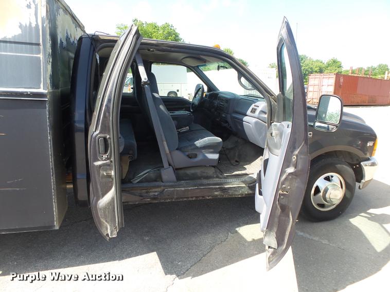 image for item DA2710 1999 Ford F350 Super Duty SuperCab utility bed pickup truck