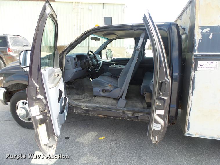 image for item DA2710 1999 Ford F350 Super Duty SuperCab utility bed pickup truck