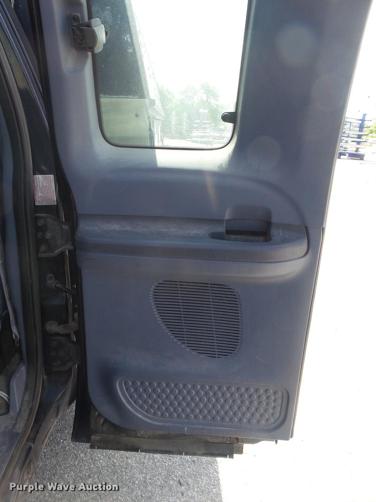 image for item DA2710 1999 Ford F350 Super Duty SuperCab utility bed pickup truck