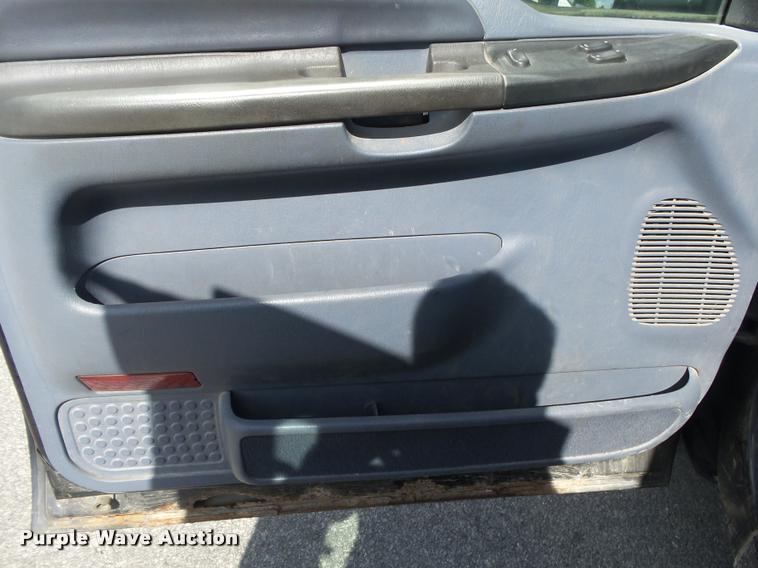 image for item DA2710 1999 Ford F350 Super Duty SuperCab utility bed pickup truck