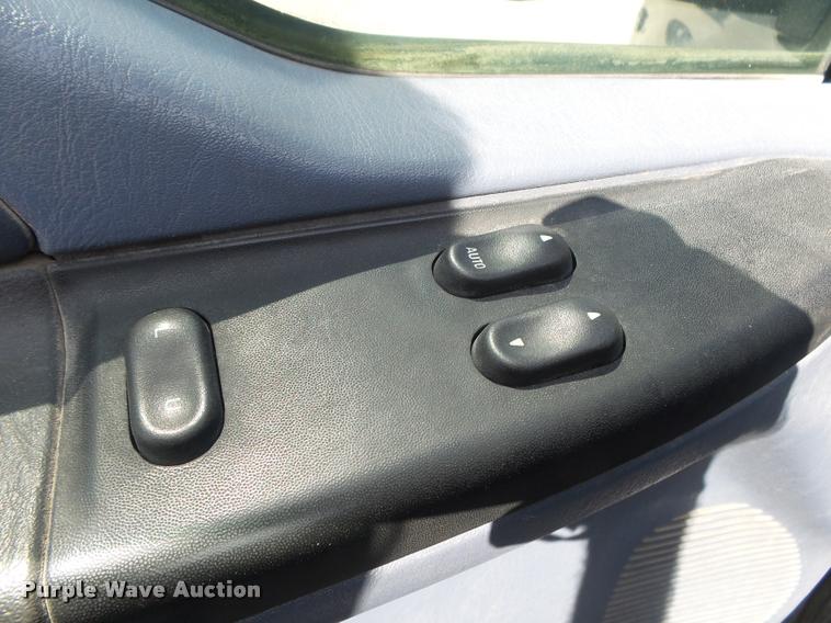 image for item DA2710 1999 Ford F350 Super Duty SuperCab utility bed pickup truck