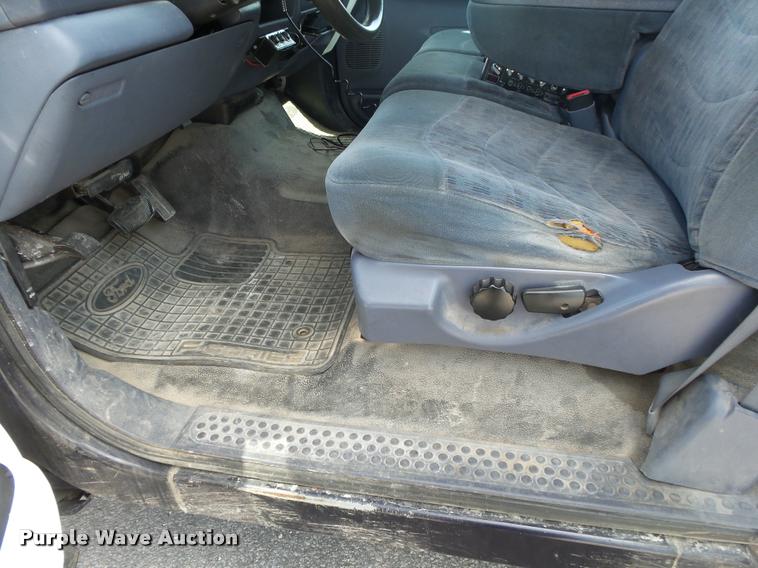 image for item DA2710 1999 Ford F350 Super Duty SuperCab utility bed pickup truck