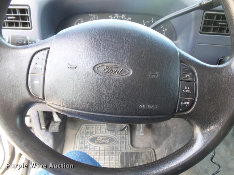 image for item DA2710 1999 Ford F350 Super Duty SuperCab utility bed pickup truck