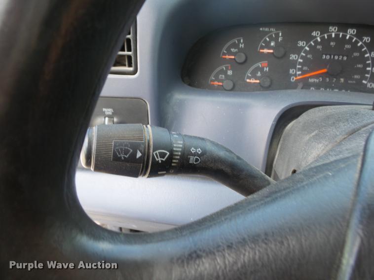 image for item DA2710 1999 Ford F350 Super Duty SuperCab utility bed pickup truck