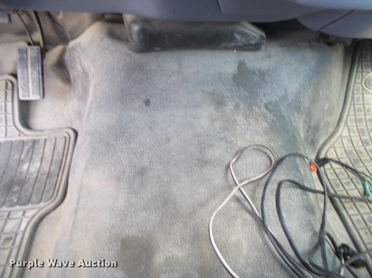 image for item DA2710 1999 Ford F350 Super Duty SuperCab utility bed pickup truck