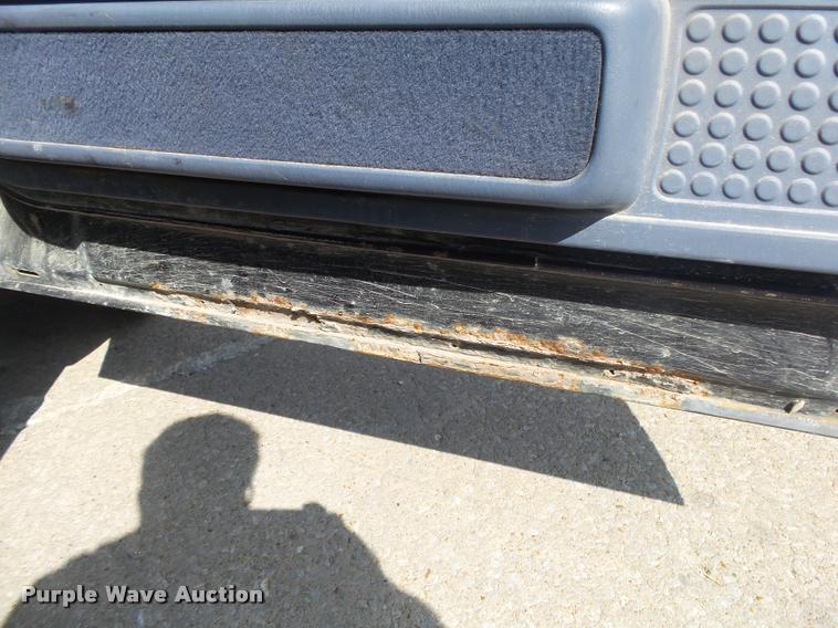 image for item DA2710 1999 Ford F350 Super Duty SuperCab utility bed pickup truck