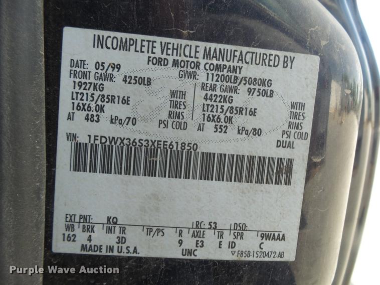 image for item DA2710 1999 Ford F350 Super Duty SuperCab utility bed pickup truck