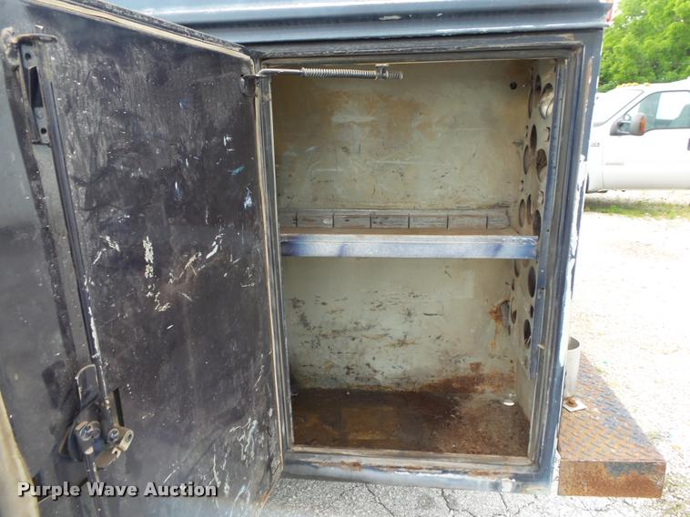 image for item DA2710 1999 Ford F350 Super Duty SuperCab utility bed pickup truck