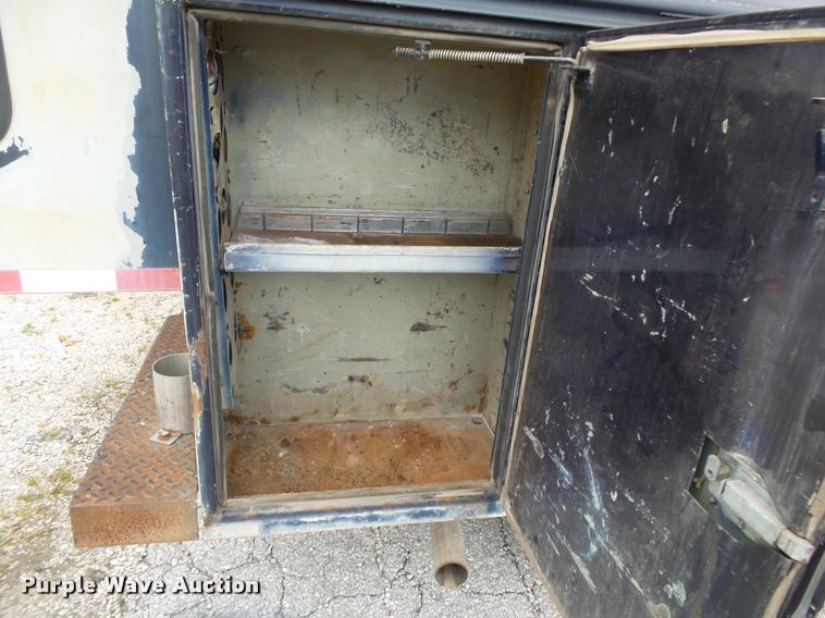 image for item DA2710 1999 Ford F350 Super Duty SuperCab utility bed pickup truck