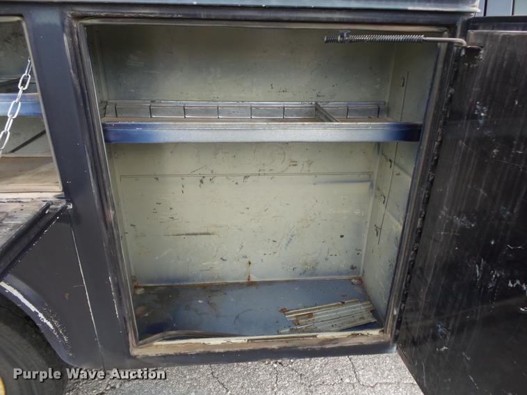 image for item DA2710 1999 Ford F350 Super Duty SuperCab utility bed pickup truck