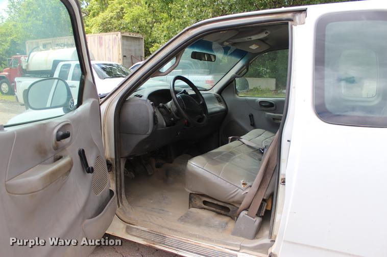 image for item DA2716 2000 Ford F150 SuperCab pickup truck