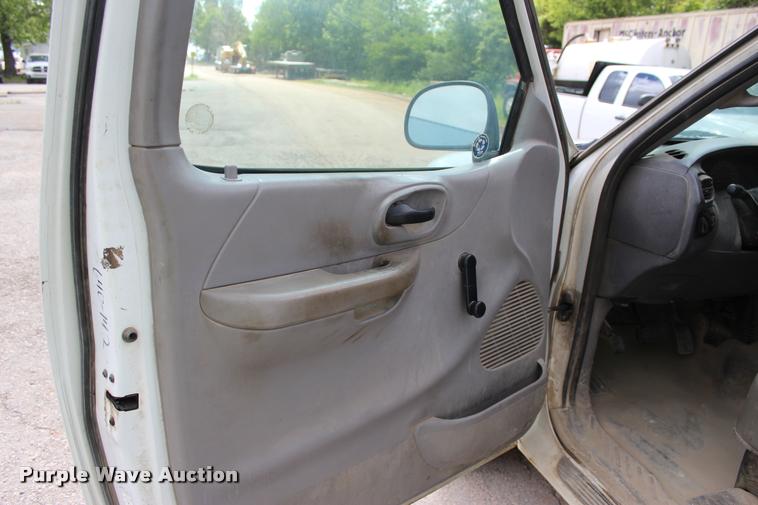 image for item DA2716 2000 Ford F150 SuperCab pickup truck