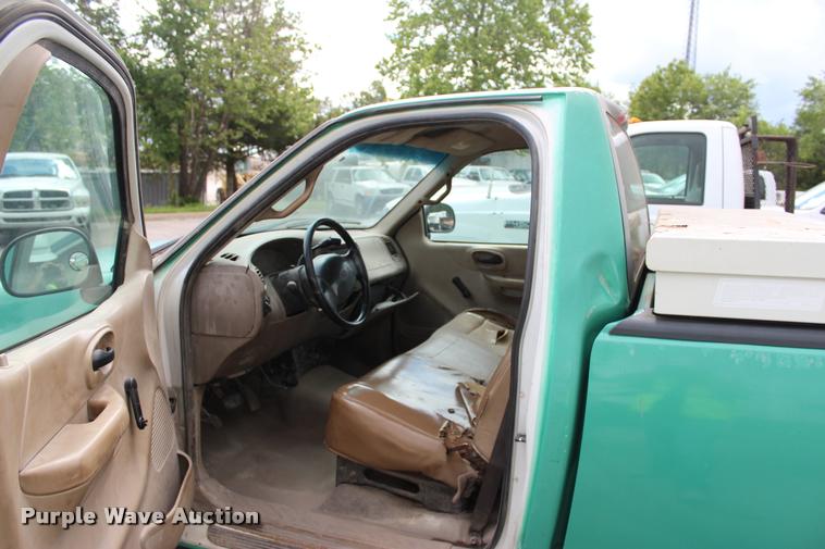 image for item DA2717 2001 Ford F150 pickup truck