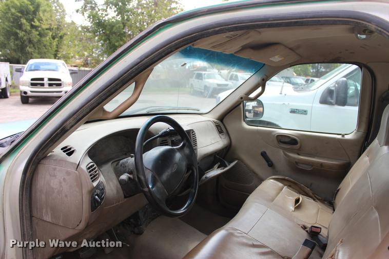 image for item DA2717 2001 Ford F150 pickup truck