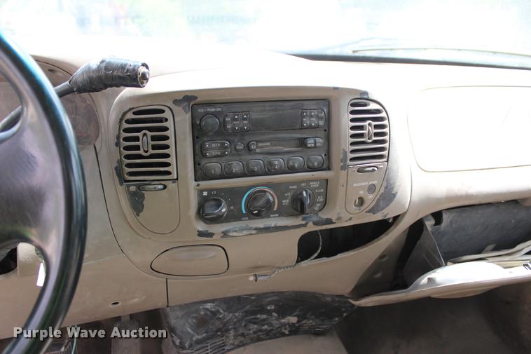 image for item DA2717 2001 Ford F150 pickup truck