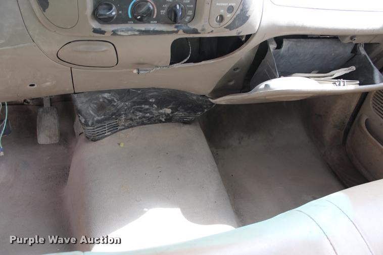 image for item DA2717 2001 Ford F150 pickup truck