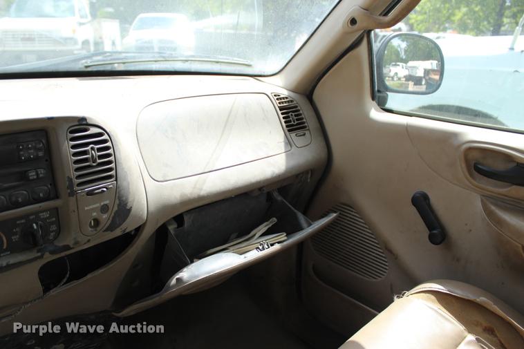 image for item DA2717 2001 Ford F150 pickup truck